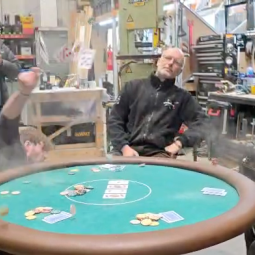 poker table 